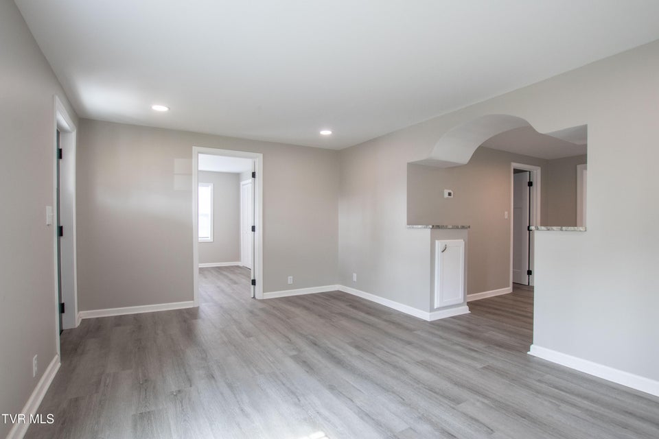 Photo #25: 2751 Everett Street