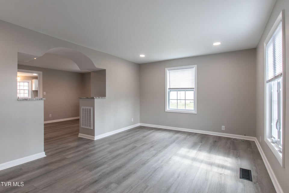 Photo #26: 2751 Everett Street