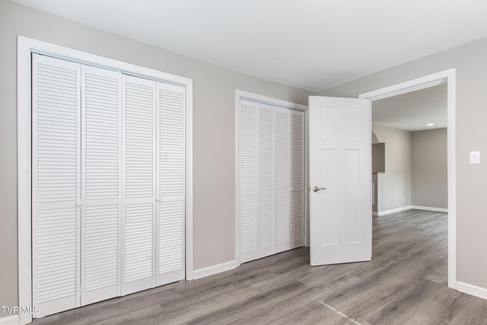 Photo #29: 2751 Everett Street