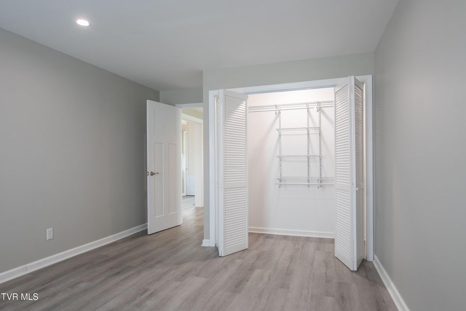 Photo #32: 2751 Everett Street