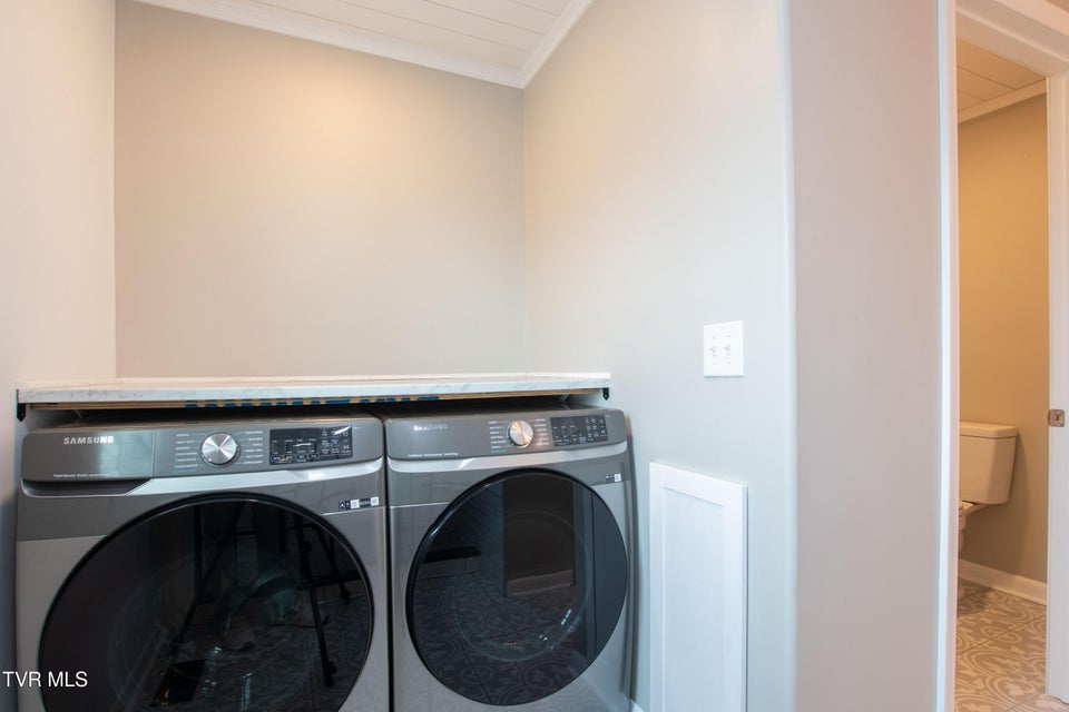 Photo #37: 2751 Everett Street