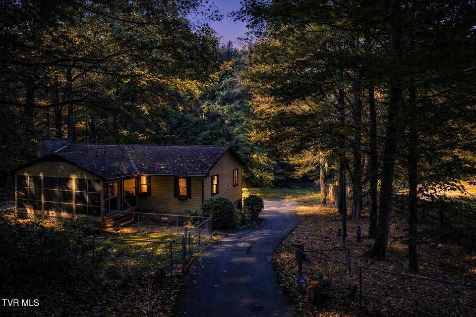 Photo #79: 589 Headtown Road