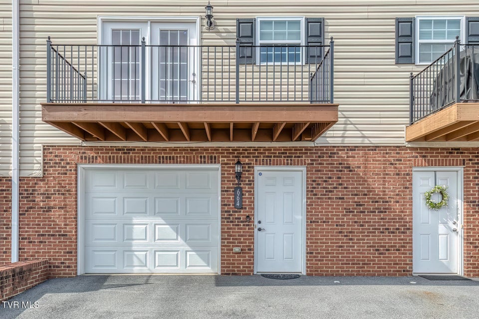 Photo #4: 664 Grays Pointe Court