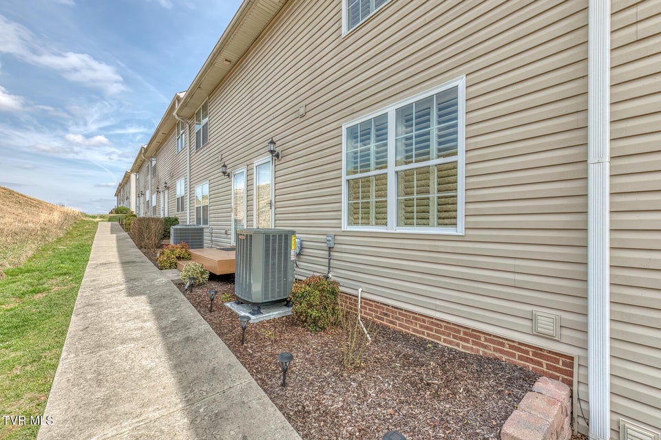 Photo #3: 664 Grays Pointe Court