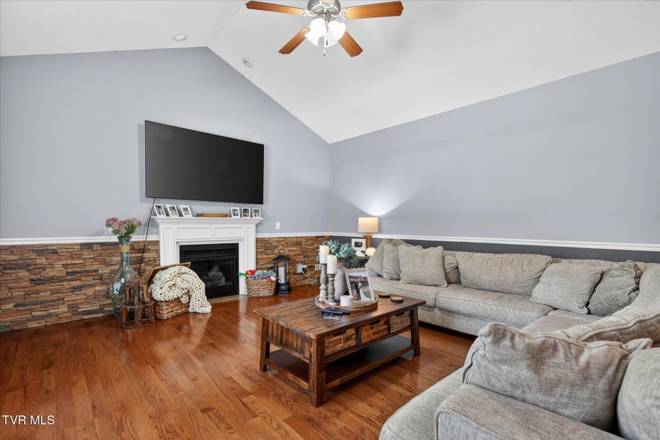 Photo #4: 512 Cameron Court