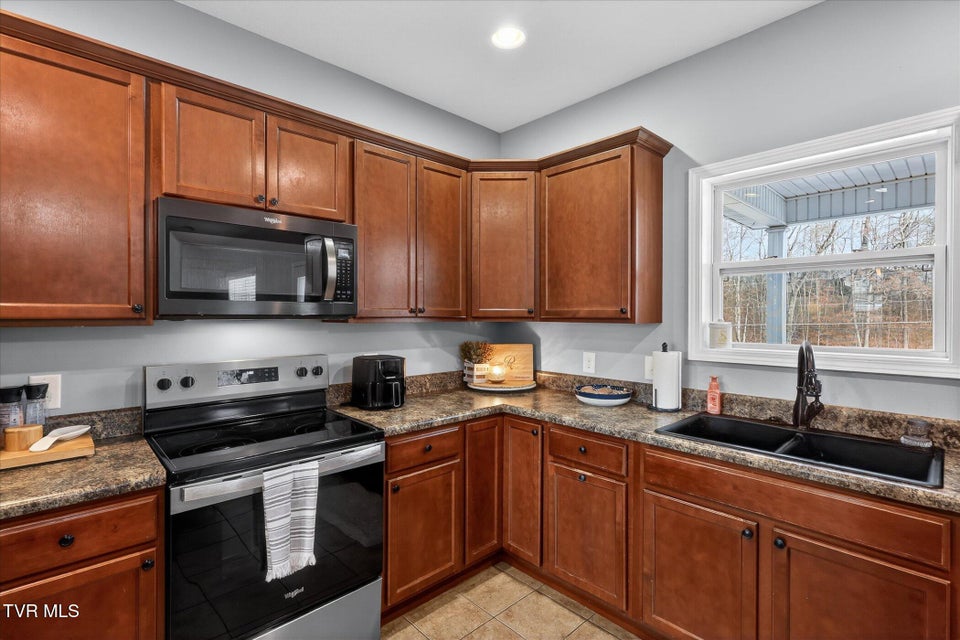 Photo #11: 512 Cameron Court