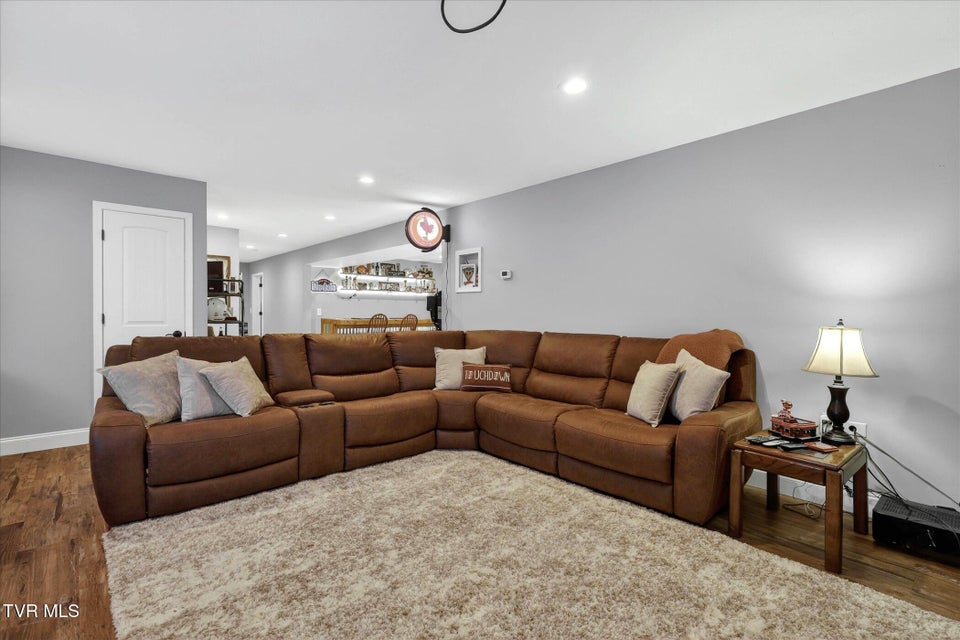 Photo #32: 512 Cameron Court