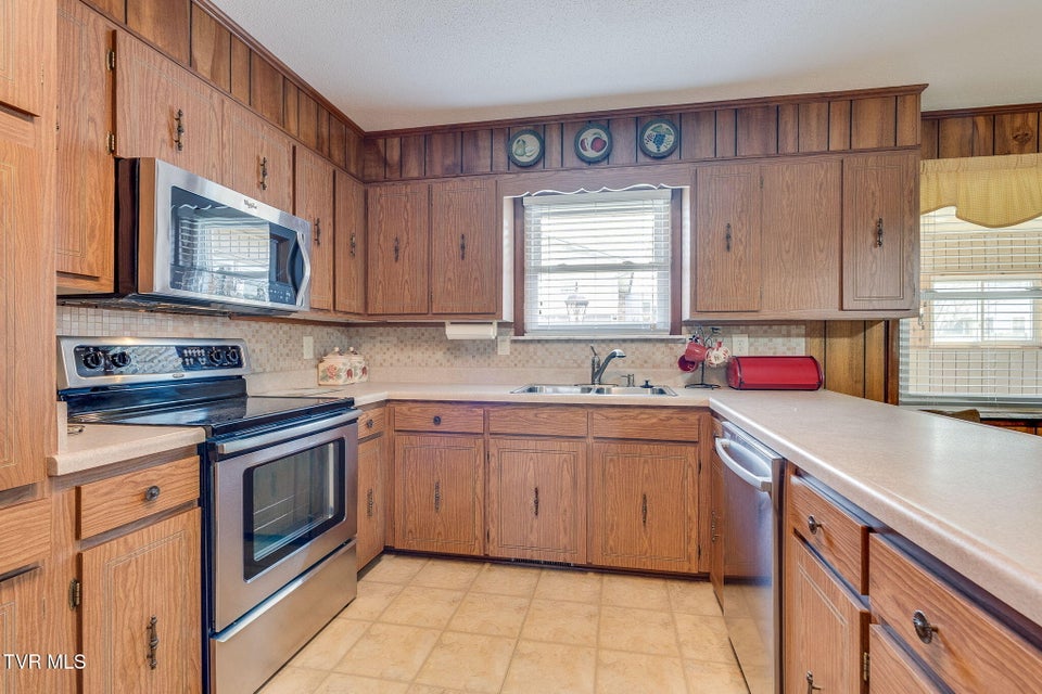 Photo #11: 1301 Kenney Street