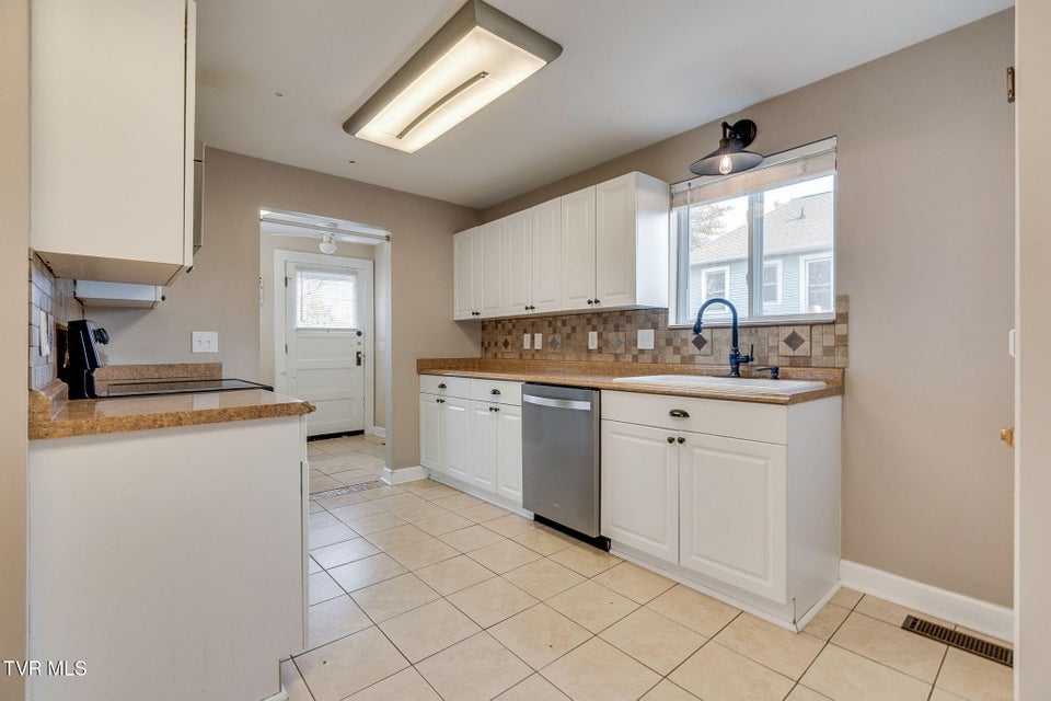 Photo #12: 102 Maple Street