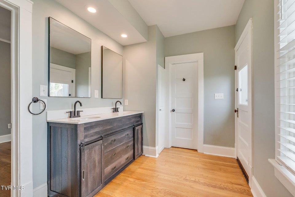 Photo #20: 102 Maple Street