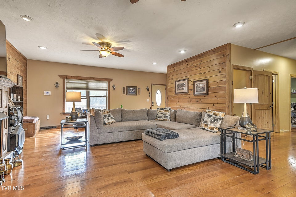 Photo #6: 17516 Donegal Drive