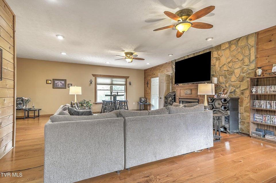 Photo #7: 17516 Donegal Drive