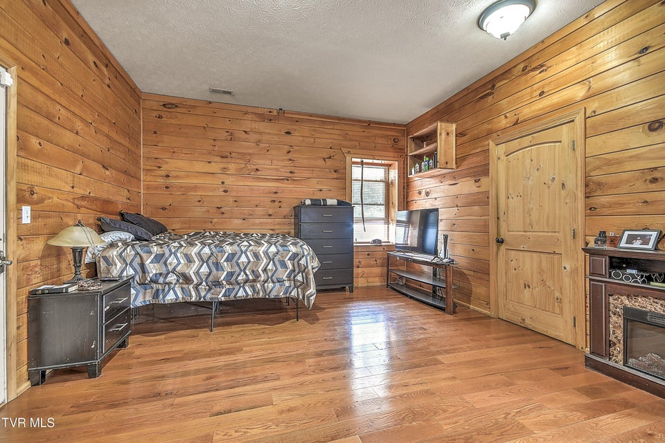 Photo #25: 17516 Donegal Drive