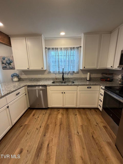 Photo #16: 114 Mayor Avenue