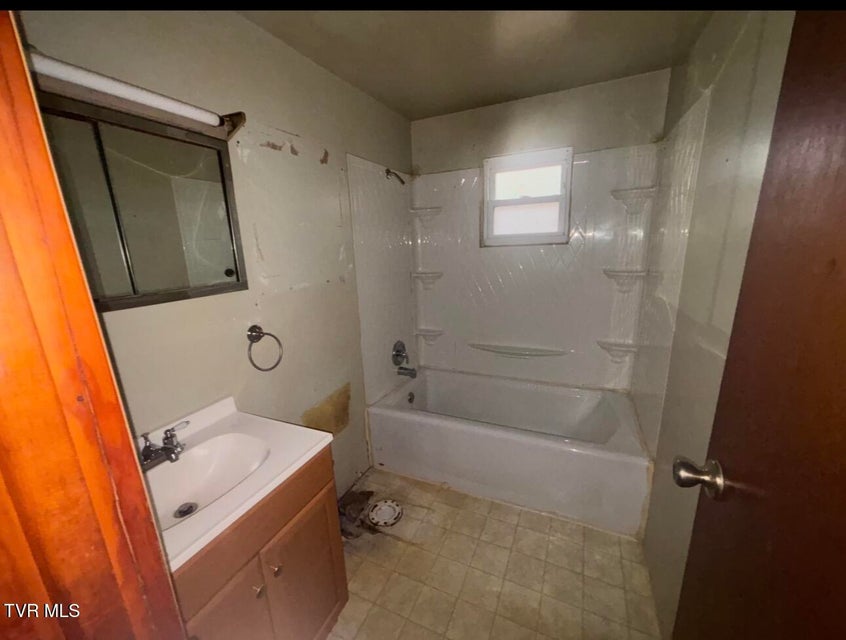 Photo #7: 200 Cedar Street