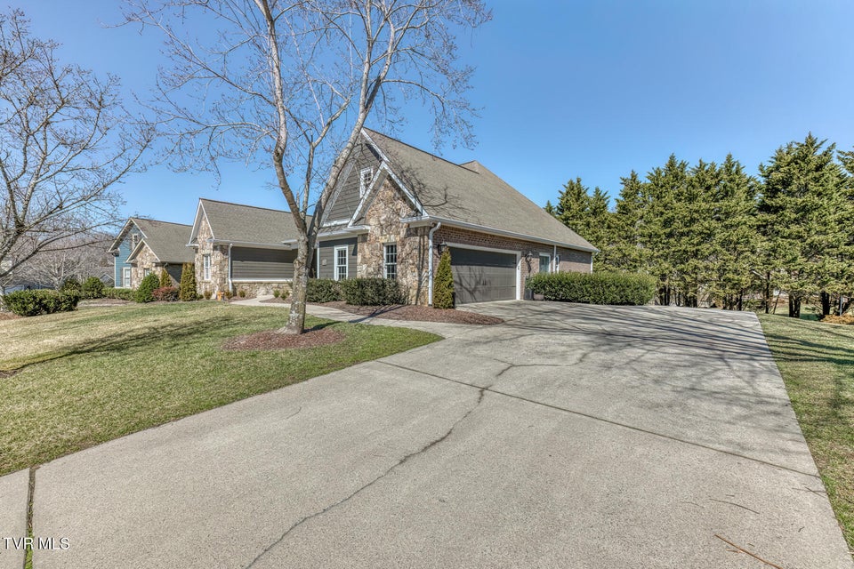 Photo #77: 2129 Highland Falls Court