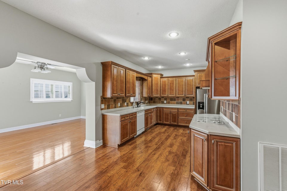 Photo #16: 117 Canterbury Place