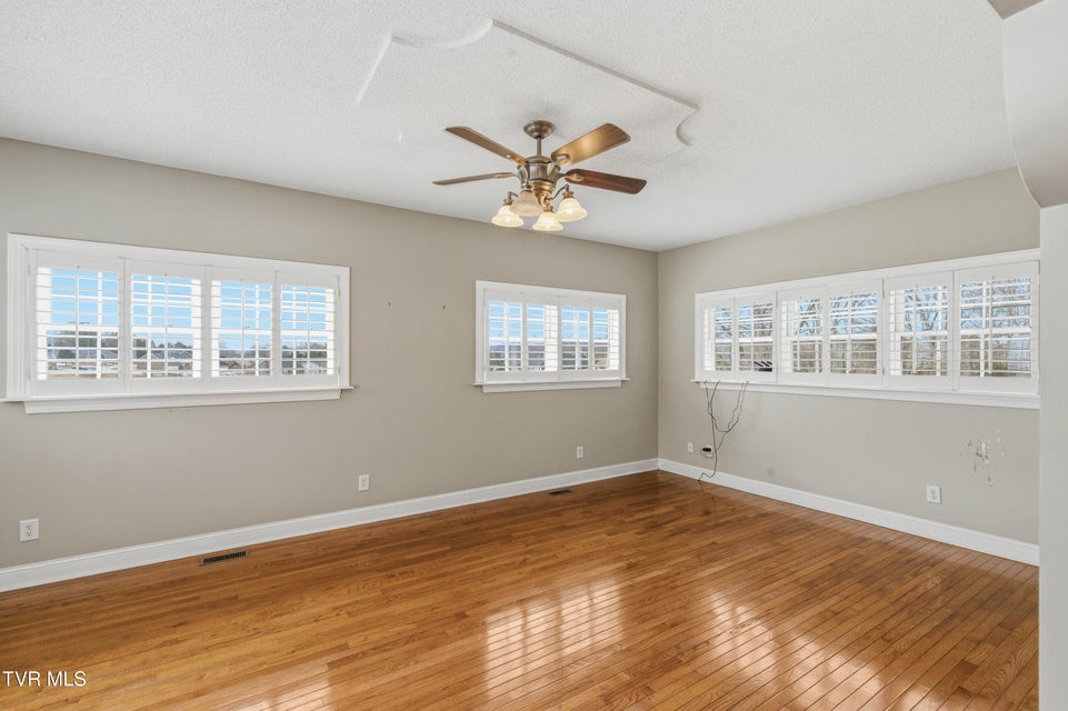 Photo #18: 117 Canterbury Place