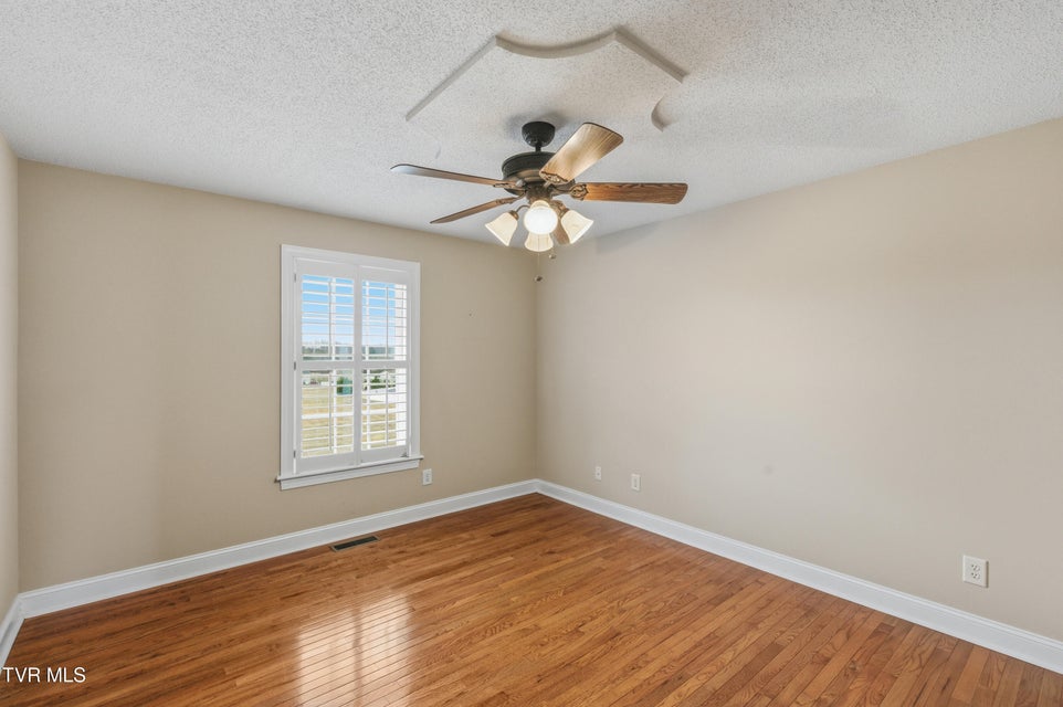 Photo #32: 117 Canterbury Place