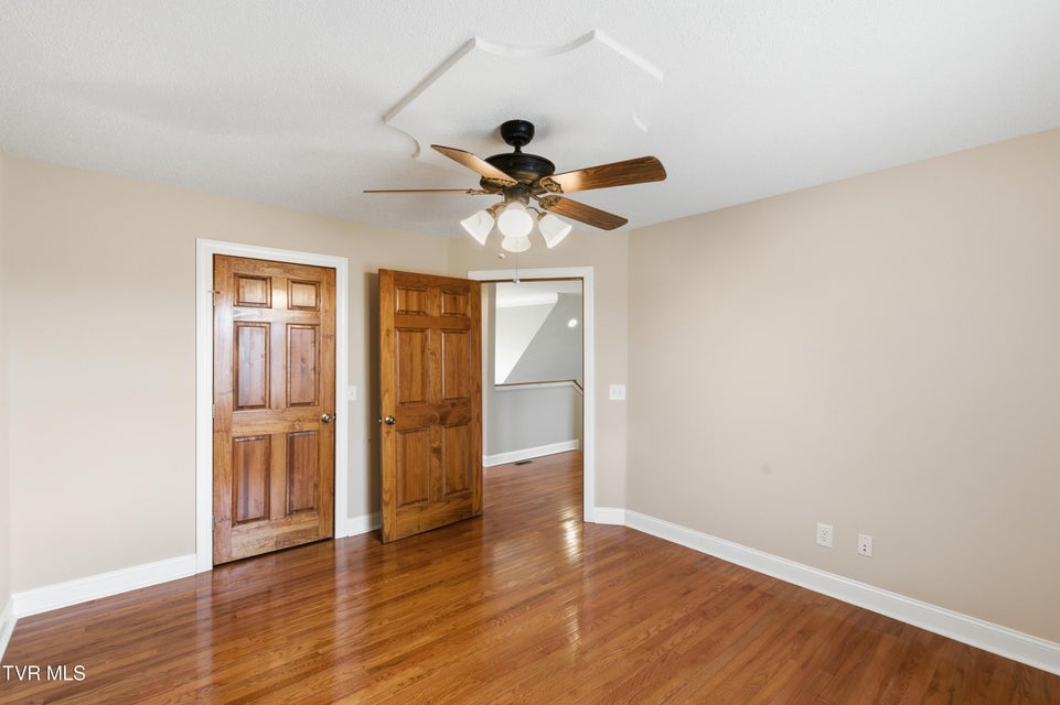 Photo #33: 117 Canterbury Place