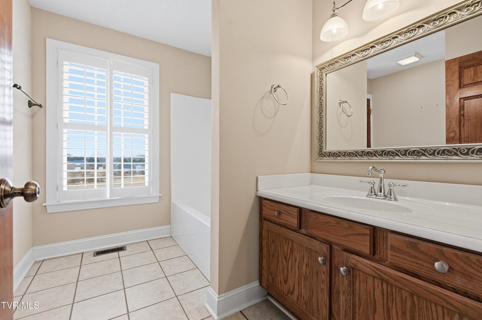 Photo #34: 117 Canterbury Place