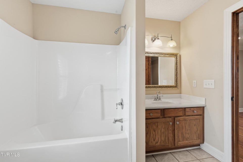 Photo #35: 117 Canterbury Place