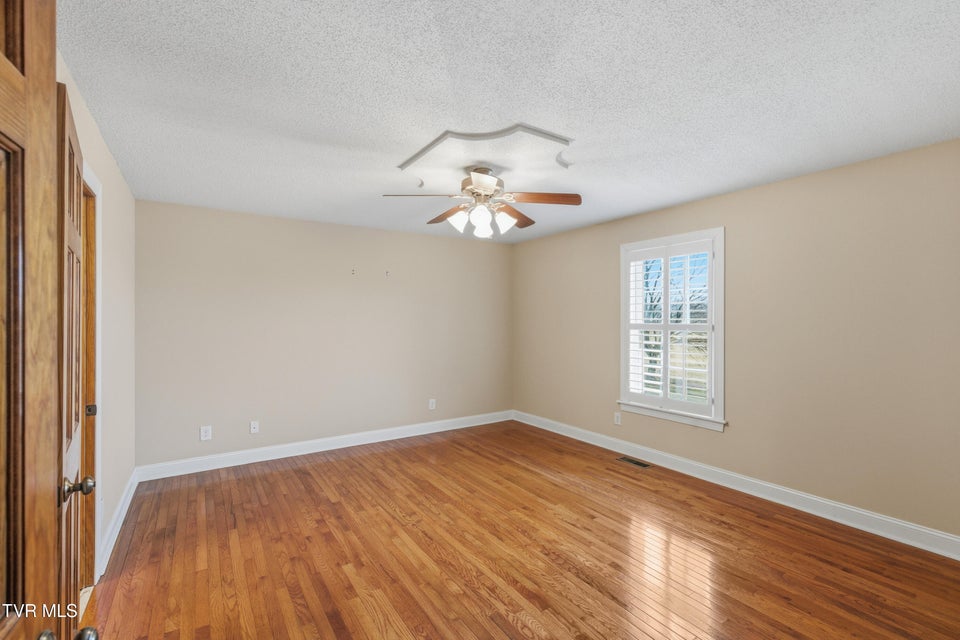 Photo #36: 117 Canterbury Place