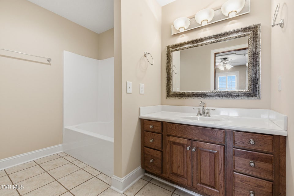 Photo #38: 117 Canterbury Place