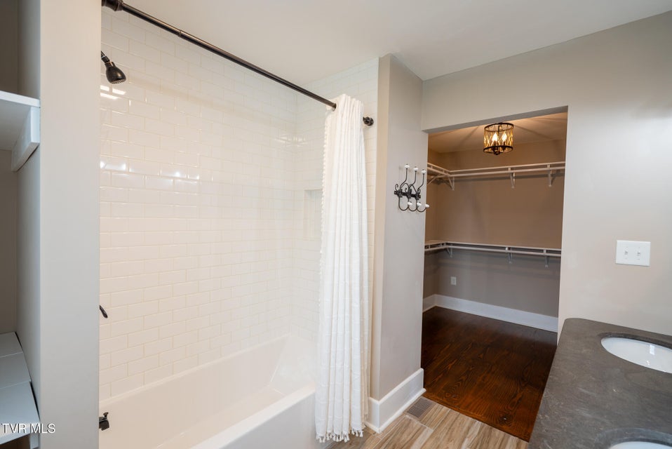 Photo #19: 5925 Cochise Trail