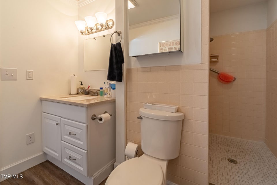 Photo #31: 595 Court Street