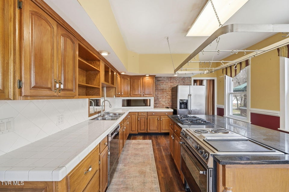 Photo #18: 1221 Sullivan Street