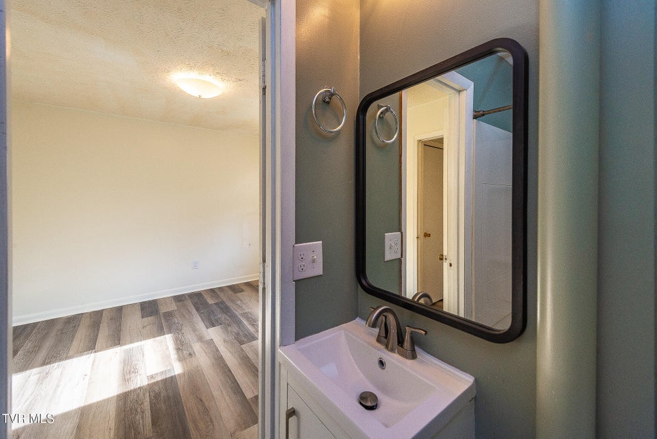 Photo #29: 2908 Cain Street