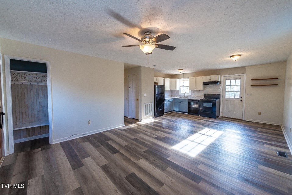 Photo #14: 2908 Cain Street