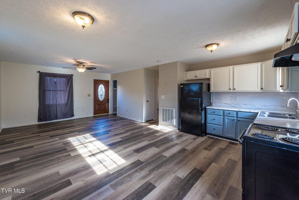 Photo #16: 2908 Cain Street