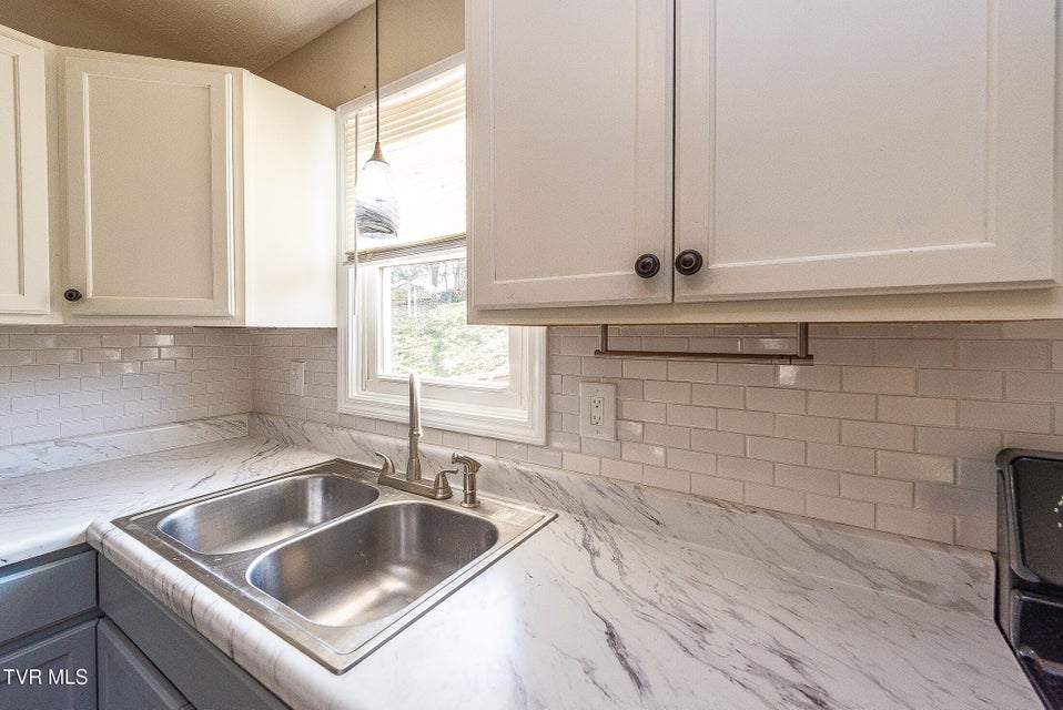 Photo #19: 2908 Cain Street