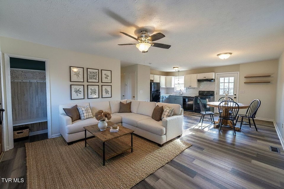 Photo #12: 2908 Cain Street