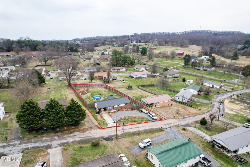 Photo #3: 2002 Ivanhoe Road