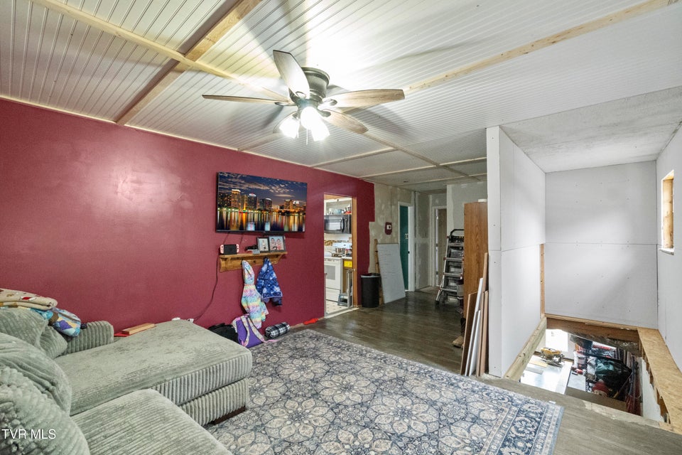 Photo #7: 2002 Ivanhoe Road