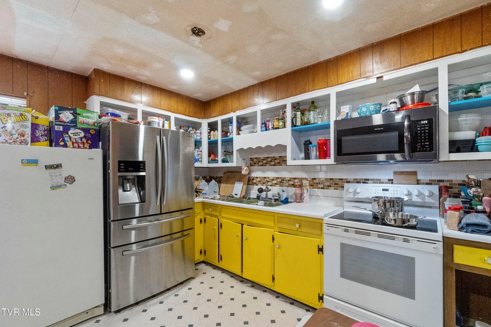 Photo #17: 2002 Ivanhoe Road