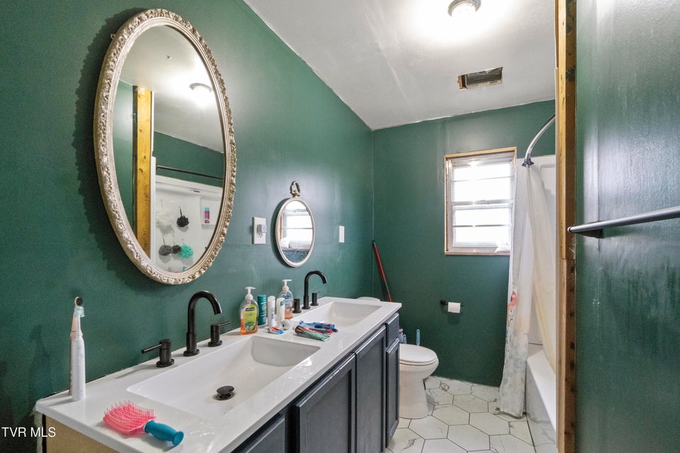 Photo #18: 2002 Ivanhoe Road