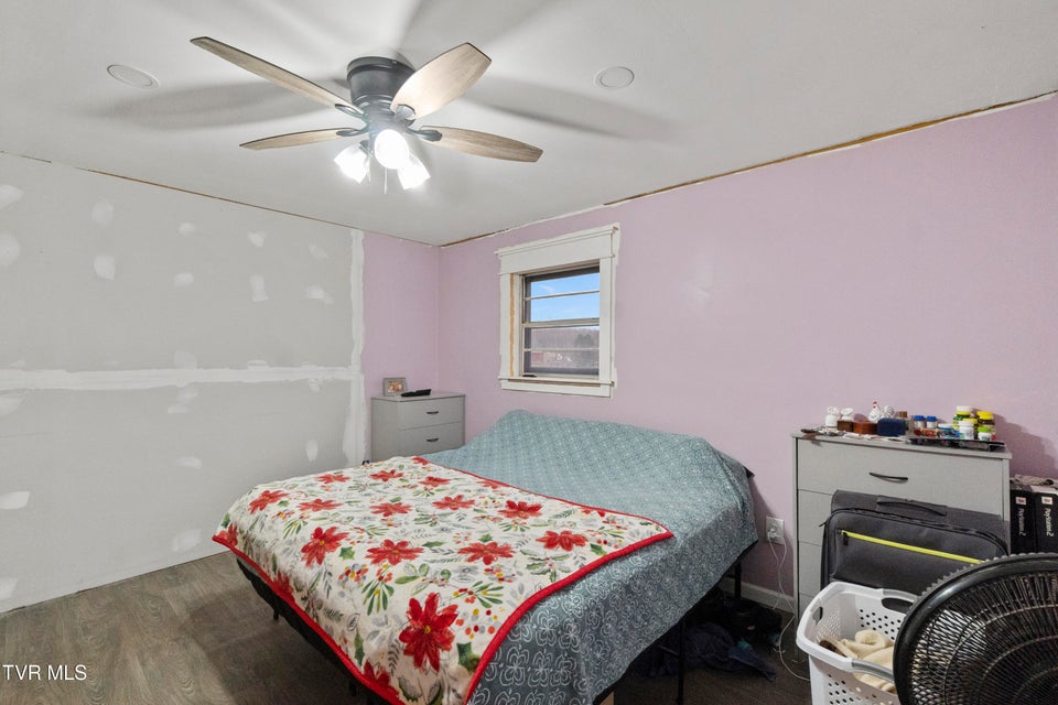 Photo #21: 2002 Ivanhoe Road