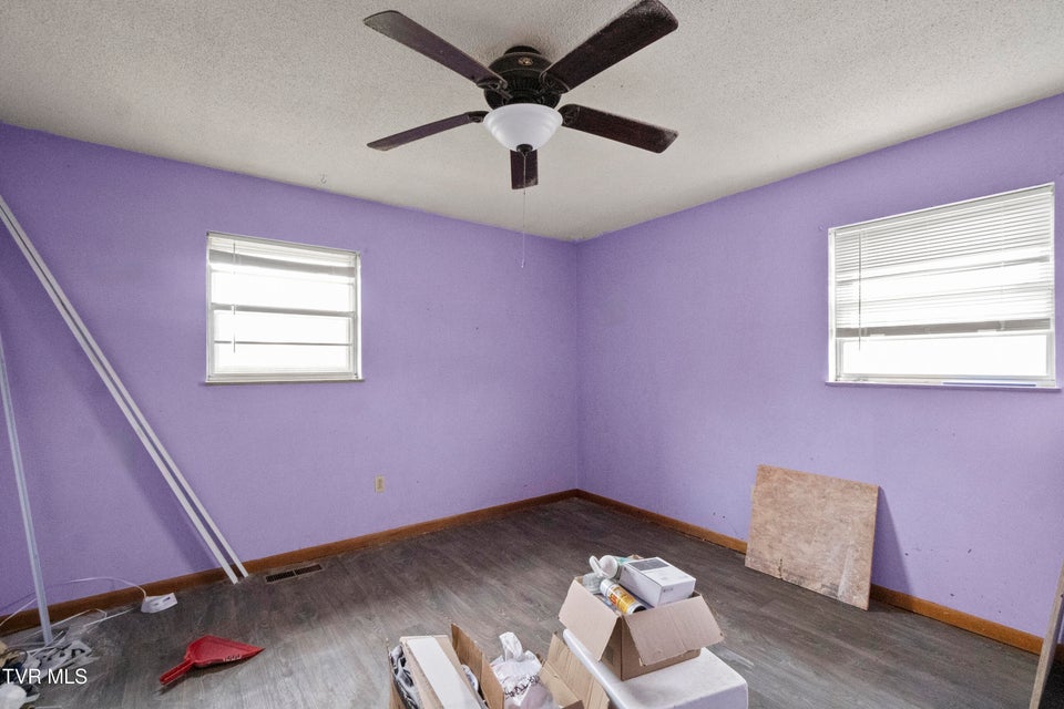 Photo #23: 2002 Ivanhoe Road