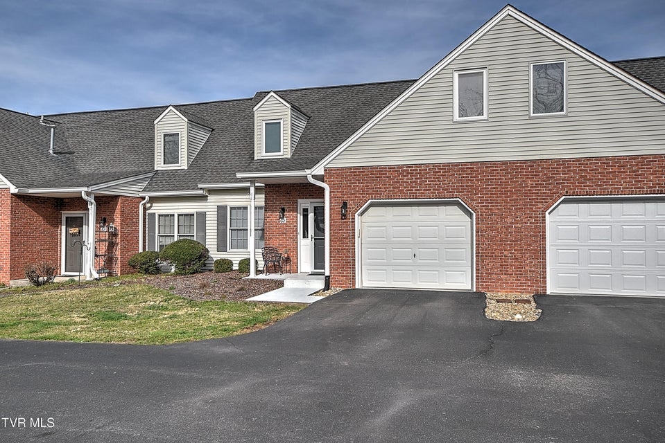 Photo #2: 1725 Lakeview Drive