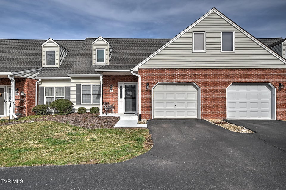 Photo #3: 1725 Lakeview Drive