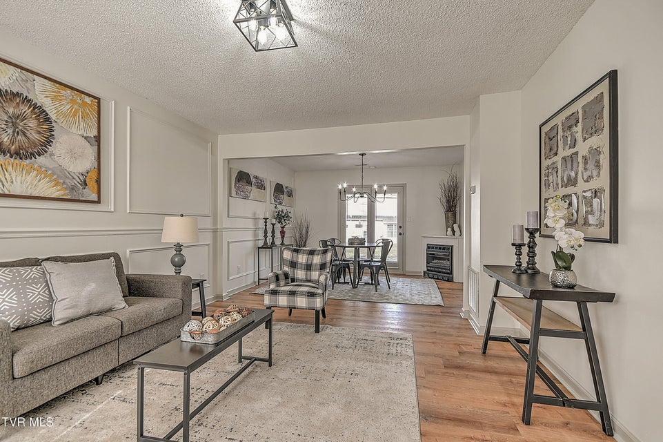 Photo #5: 1725 Lakeview Drive