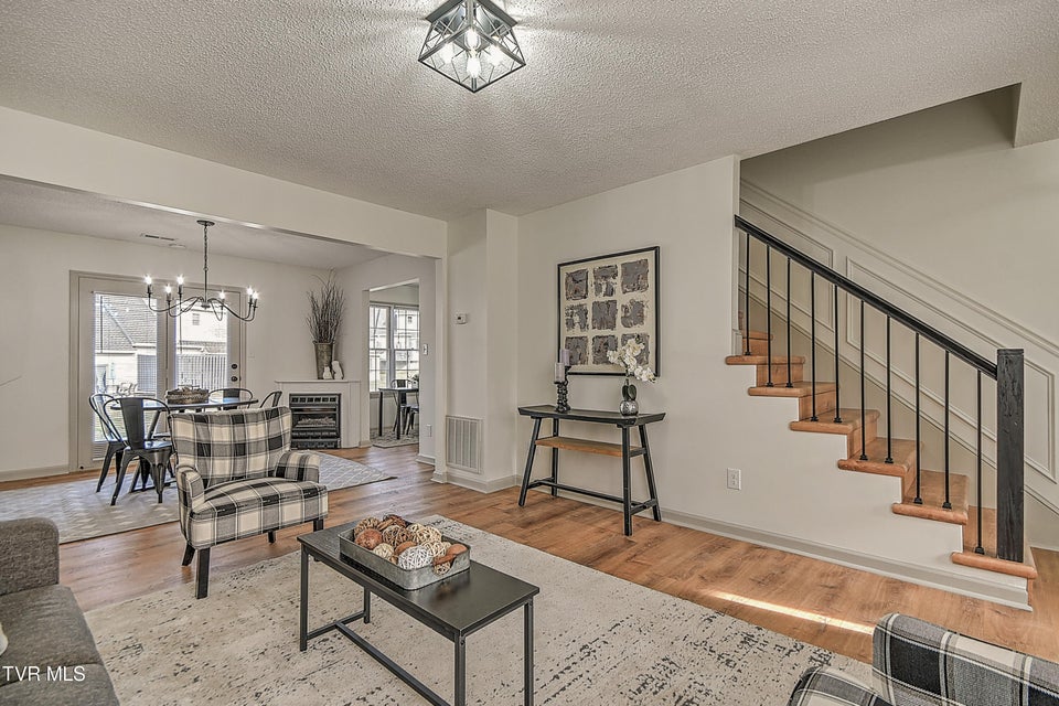 Photo #6: 1725 Lakeview Drive