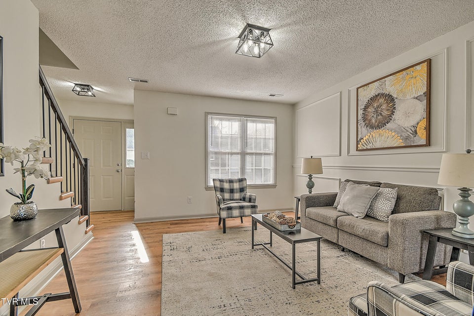 Photo #8: 1725 Lakeview Drive