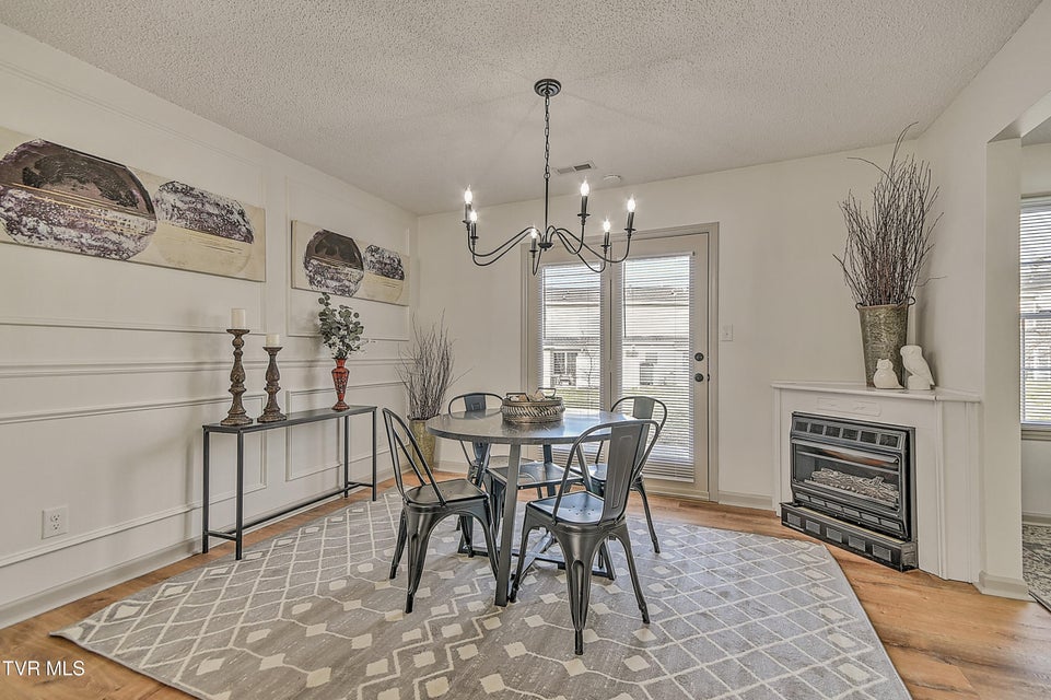 Photo #9: 1725 Lakeview Drive