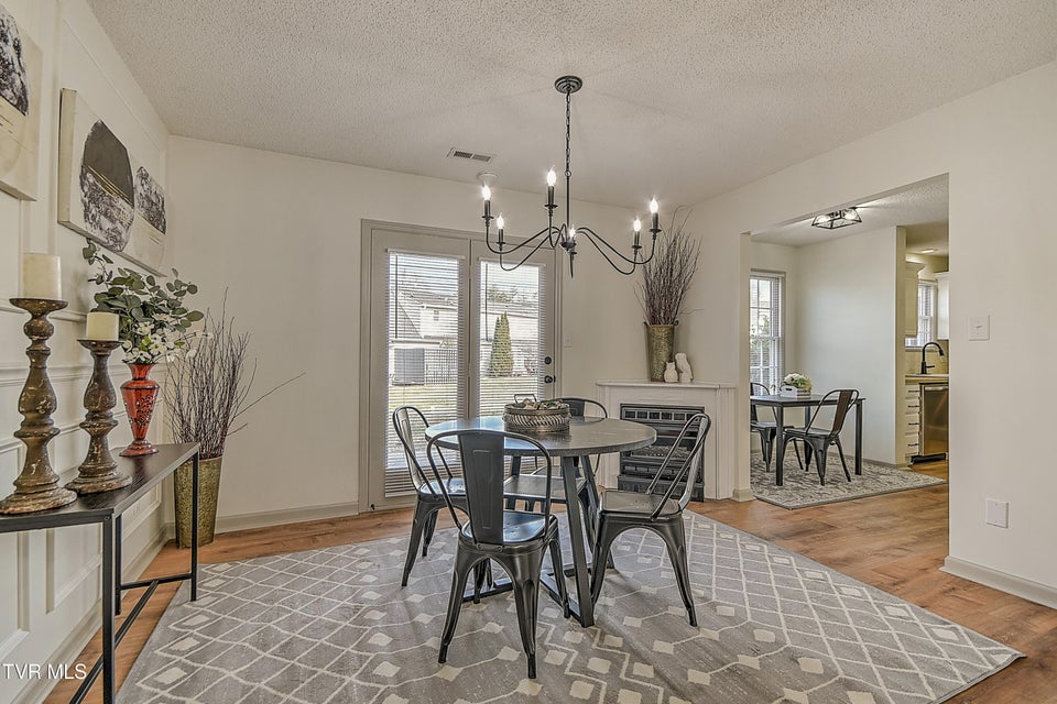 Photo #10: 1725 Lakeview Drive