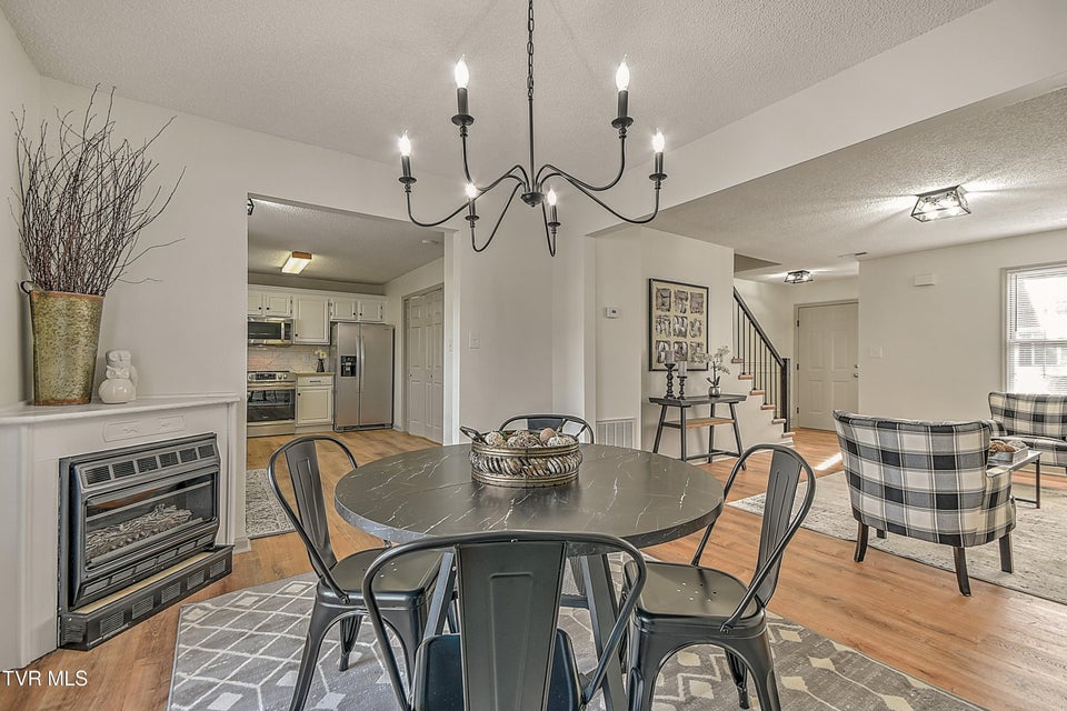 Photo #12: 1725 Lakeview Drive